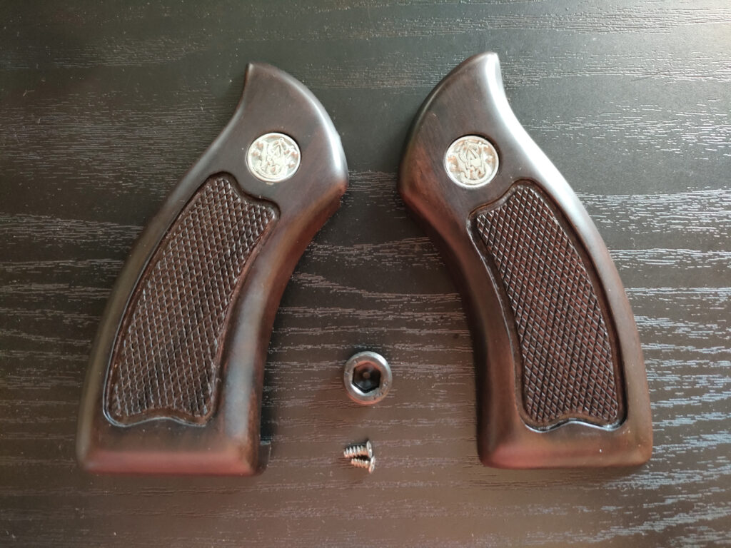 木製グリップ S&W＜WG 731 733 M36 ウッドグリップ＞